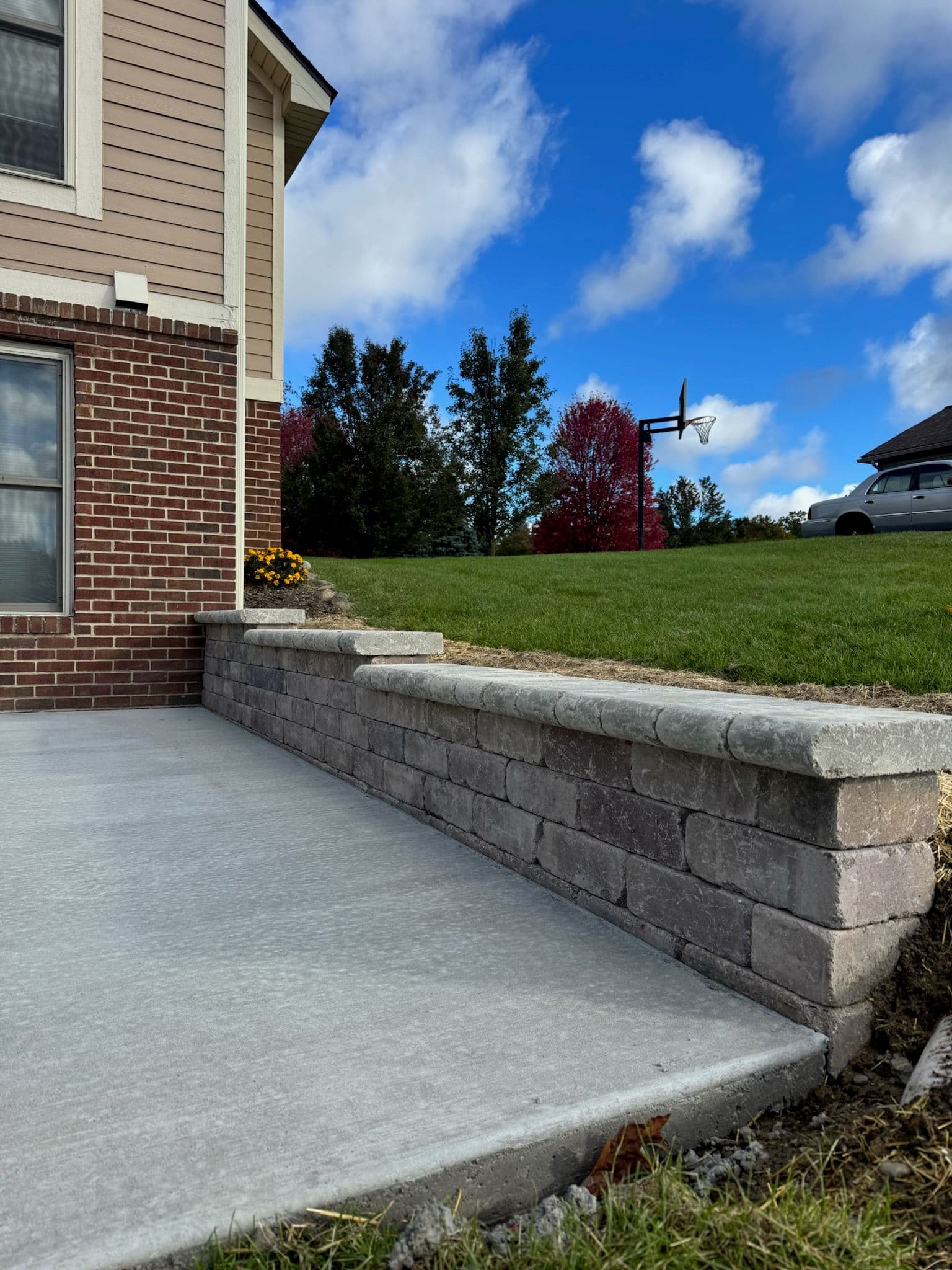 Stylish Patio Retaining Wall Installation image